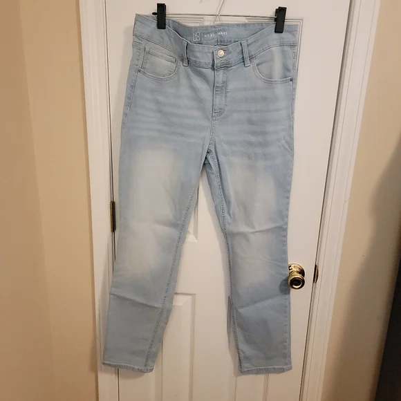 No Boundaries Light Wash Denim  Straight Leg Jeans Size 17 - Picture 2 of 5
